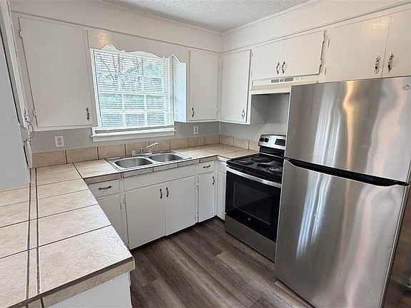 5th image of 822 E Butler Ln