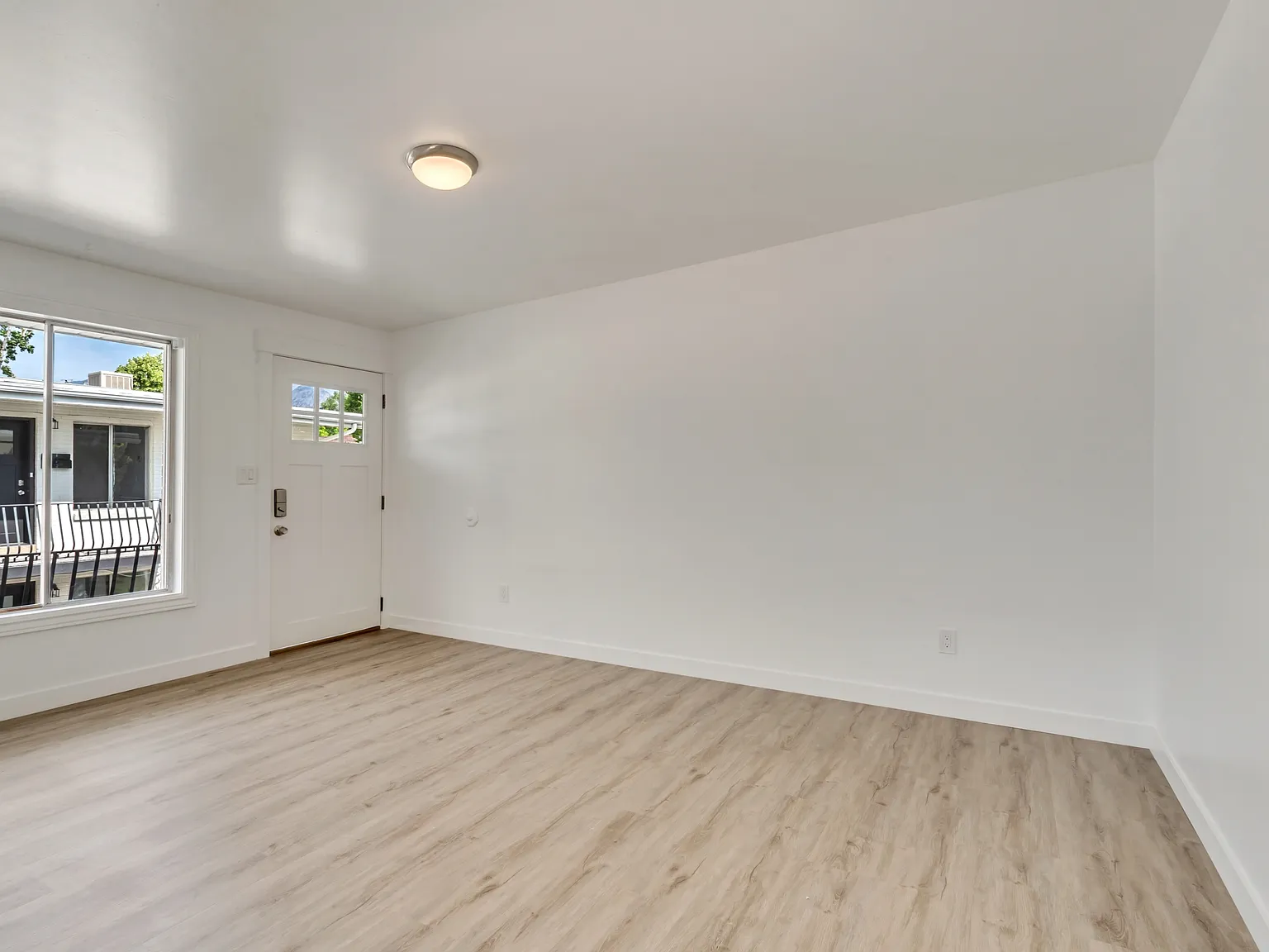 261-265 E Burton Ave - 261-2 — Photo 4