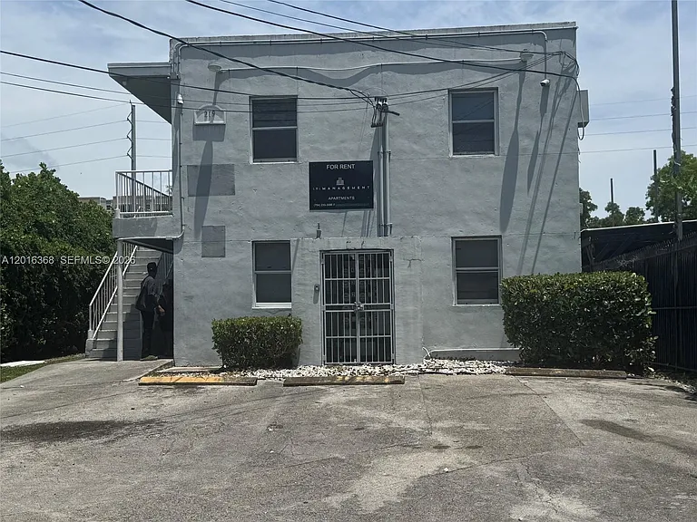 219 NW 10th St #2 — Photo 9