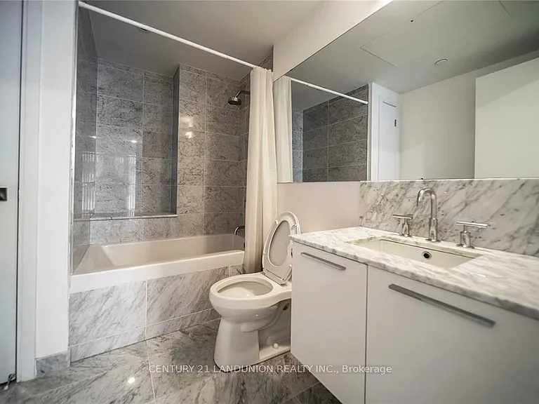 50 Charles St E #4207 — Photo 7