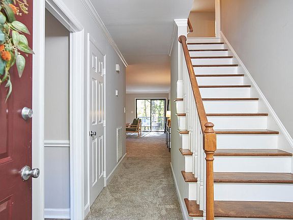 3rd image of 154 Montrose Dr