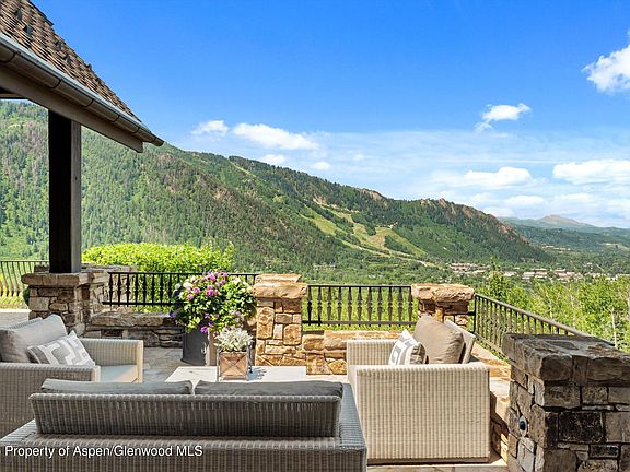 5th image of 663 Mountain Laurel Dr