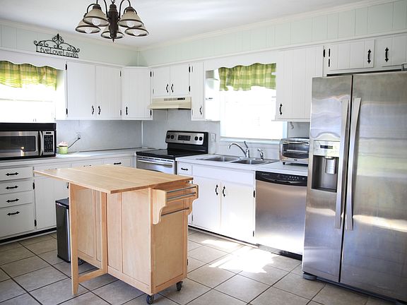 2nd image of 10711 Harrison Ln
