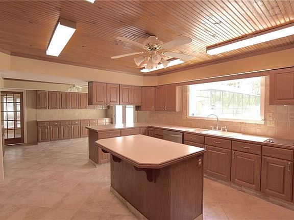 5th image of 177 Cathy Dr