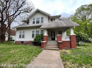 121 N 17th St, Manhattan, KS 66502