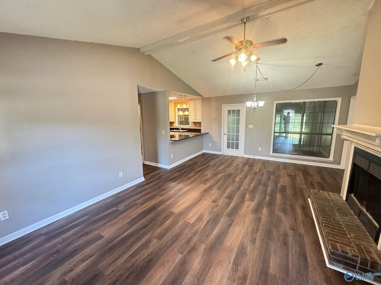 3 bed, 2.0 bath, 1550 sqft, $1,595 — Photo 4