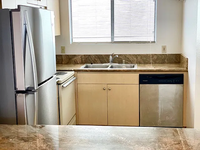 2 bed, 1.5 bath, 1000 sqft, $3,250 — Photo 4
