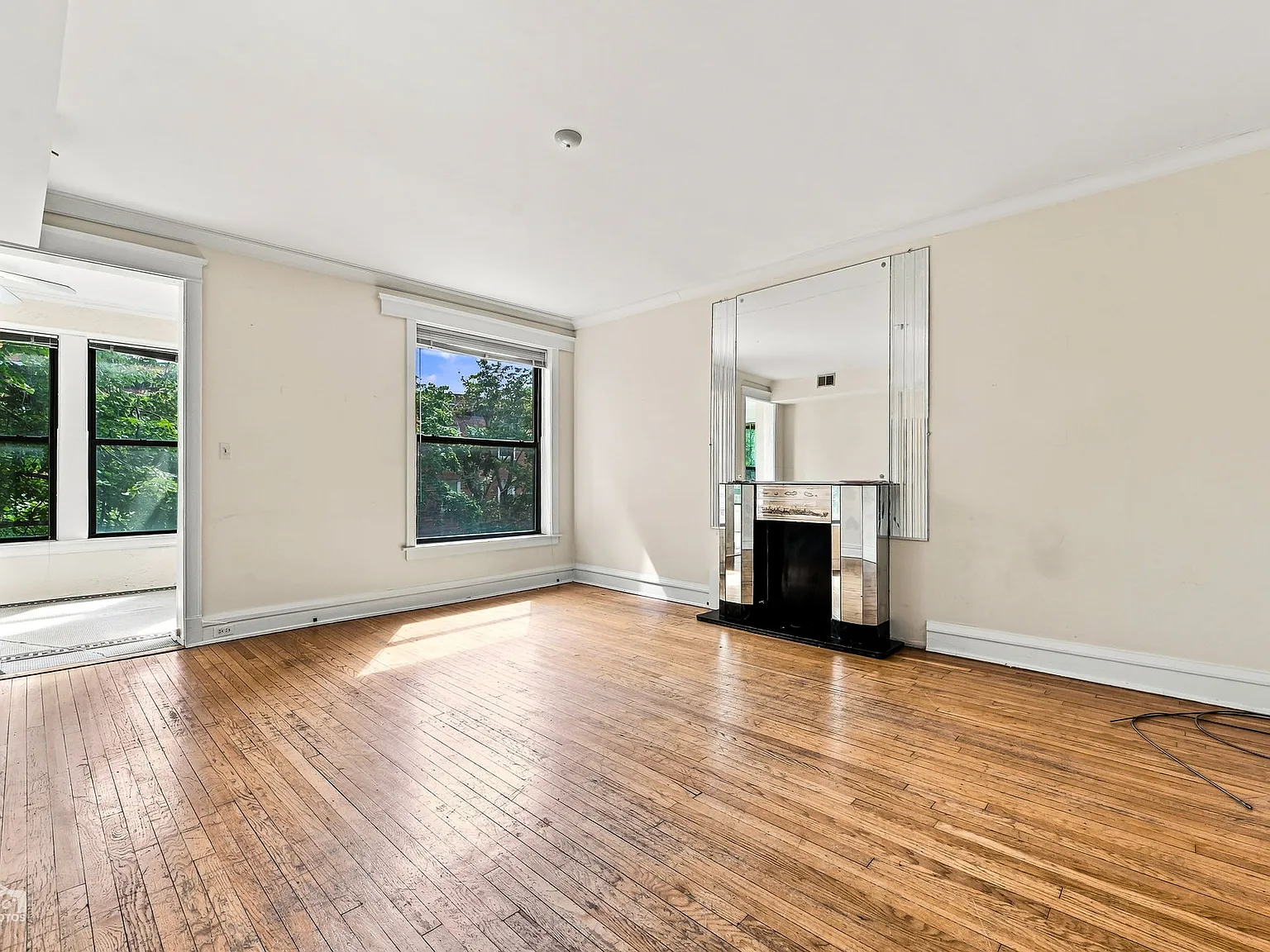 4 bed, 2000 sqft, $3,150 — Photo 3
