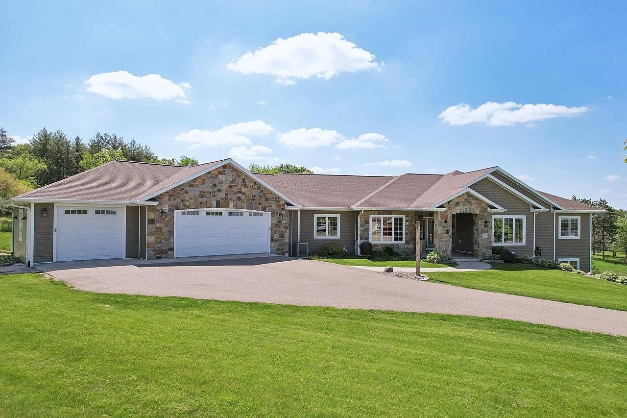 W7415 Oak Terrace, Pardeeville, WI 53954 | Zillow