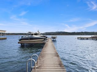 9725 SE 43rd St, Mercer Island, WA 98040