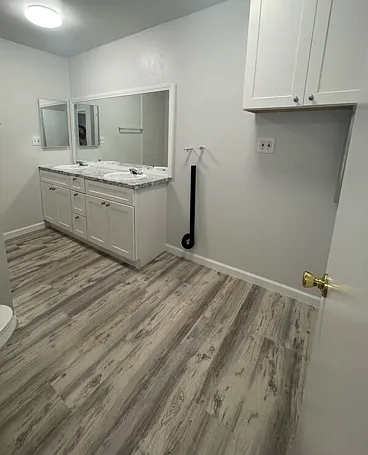 1121 W Lombard Pl #B — Photo 4