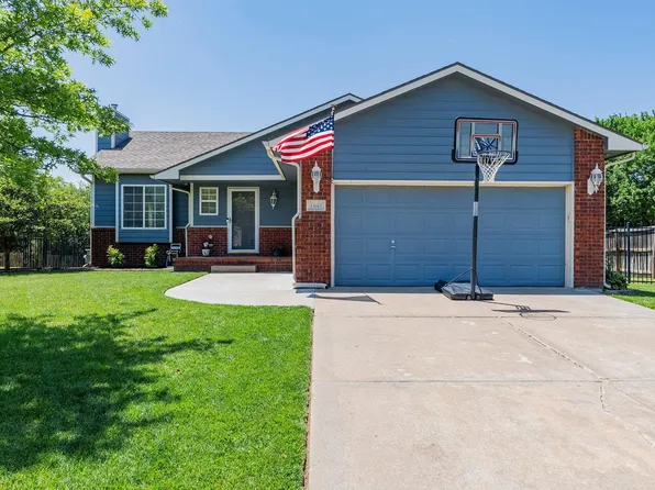 1641 N Prairie Run Cir, Mulvane, KS 67110