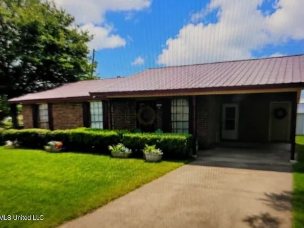 106 Cefalu Dr, Leland, MS 38756