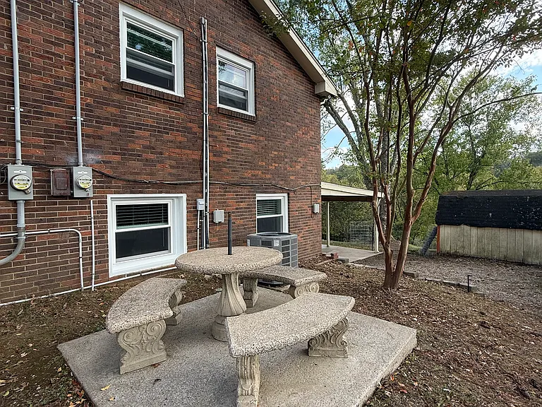 214 Rosehill Dr #B — Photo 27