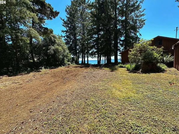 15464 Morrison Ln, Brookings, OR 97415