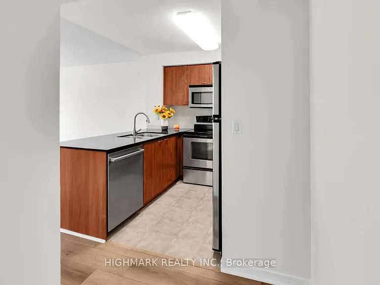 509 Beecroft Rd #517 — Photo 2