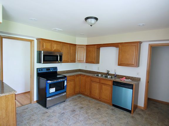 5th image of 49 Briar Ln