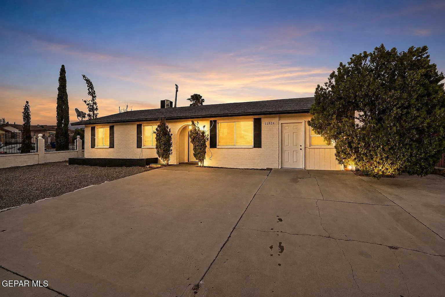 4 bed, 2.0 bath, 1388 sqft, $1,500 — Photo 4