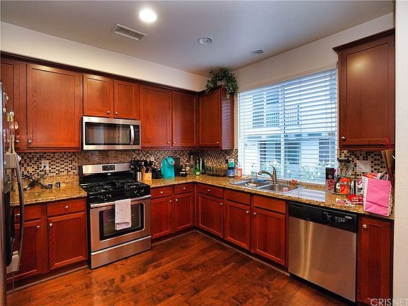 4th image of 27934 Avalon Dr