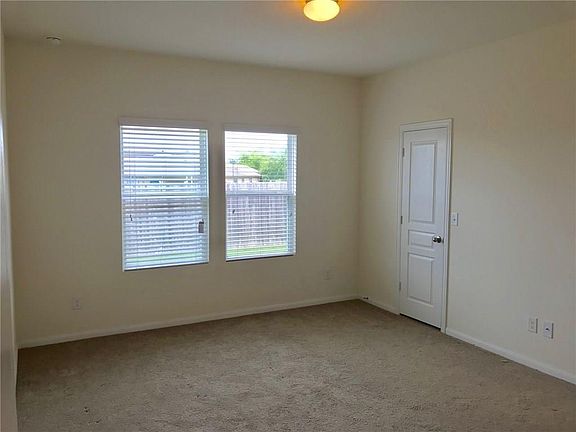 5th image of 364 Westminster Dr