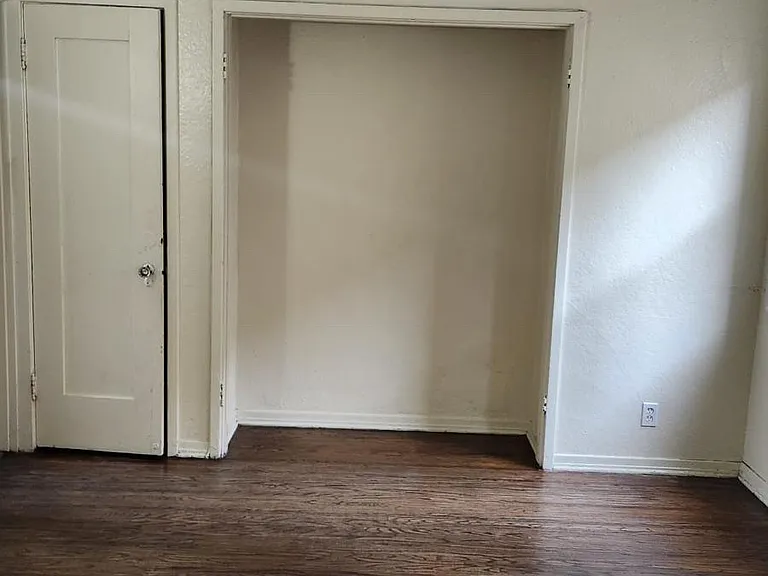 904 N Park Cir #8 — Photo 2