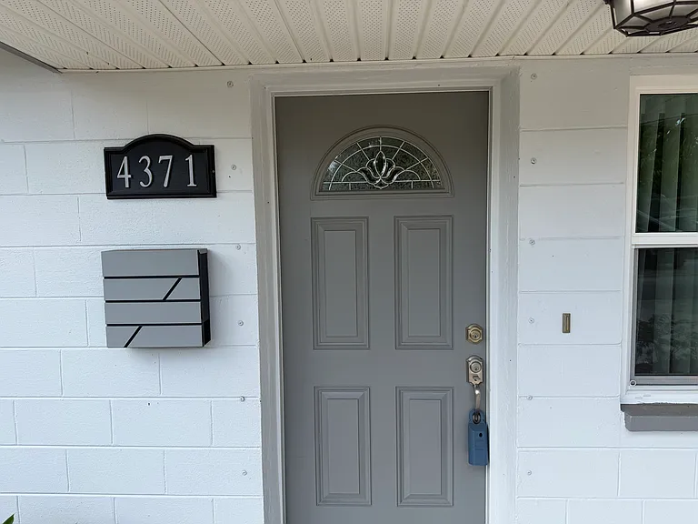 4371 72nd Ter N — Photo 3