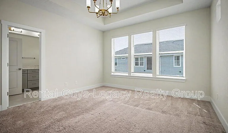 409 Crestview Dr — Photo 24