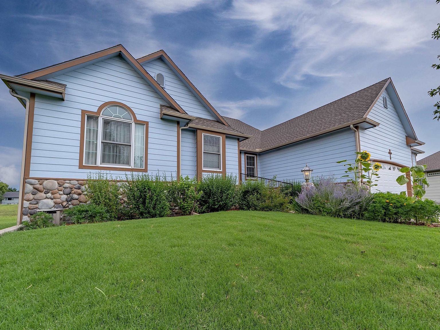 718 Fairway Ct, Winfield, KS 67156 Zillow