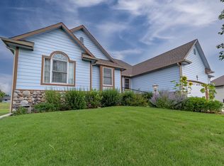718 Fairway Ct, Winfield, KS 67156