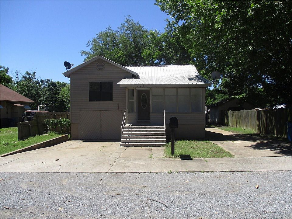1st image of 306 E Main St