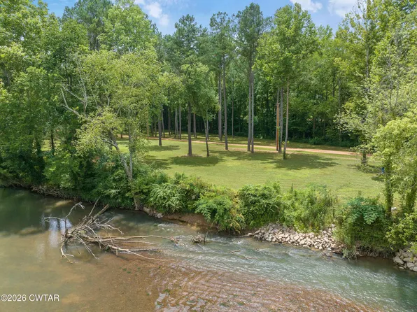 2 Campers Ln, Linden, TN 37096