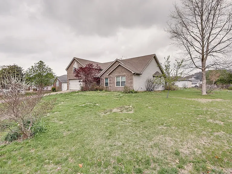 2220 Jo Ann Dr — Photo 2
