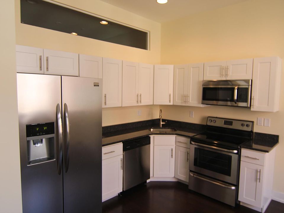 1st image of 105 N 2nd St APT 212