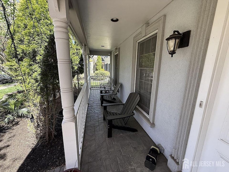 21 Crestview Dr, Kendall Park, NJ 08824 | Zillow