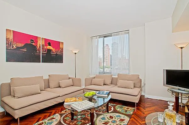 Sold by R New York | media 13