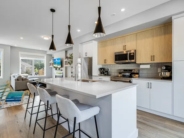 1435 Cara Glen Ct #101, Kelowna, BC V1V 0G1