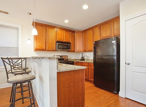 5th image of 4538 S Calumet Ave #E