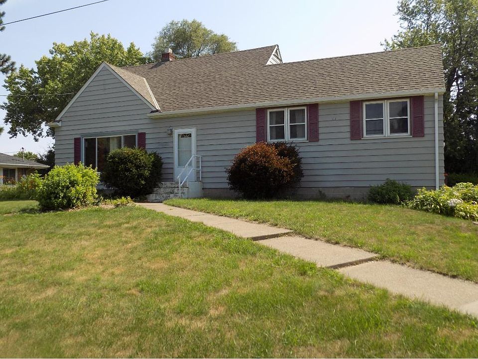 1st image of 1822 Desoto St N