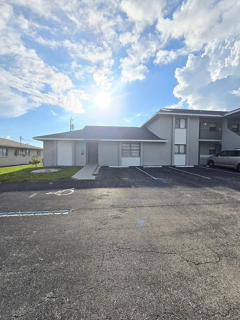 Large 1 Bedroom Apartment for Rent — Photo 1