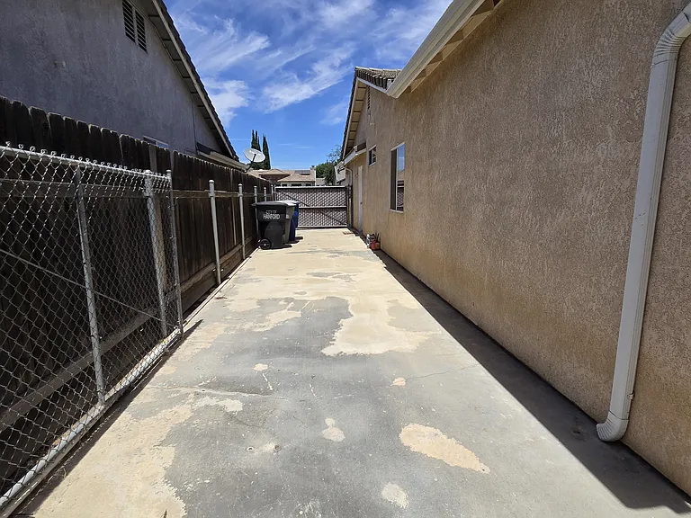 801 W Redwood St — Photo 11
