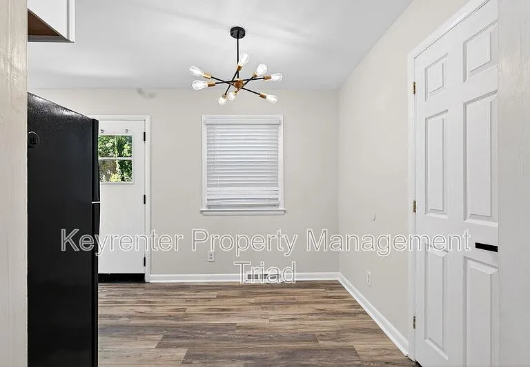 1821 W Meadowview Rd — Photo 14