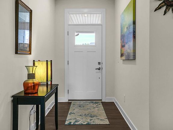 4th image of 18 Pequot Dr