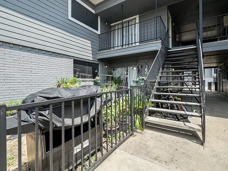 Lila Apartments — Photo 18