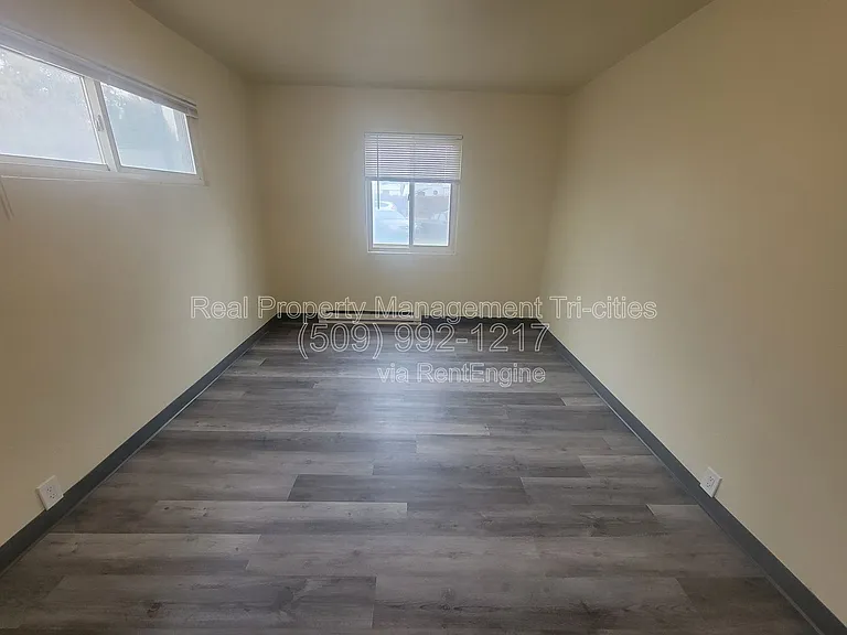 1101 W Margaret St #D — Photo 7