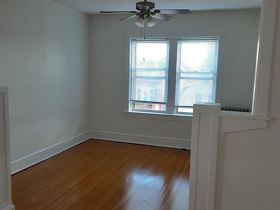 4th image of 4852 W Hutchinson St #8C