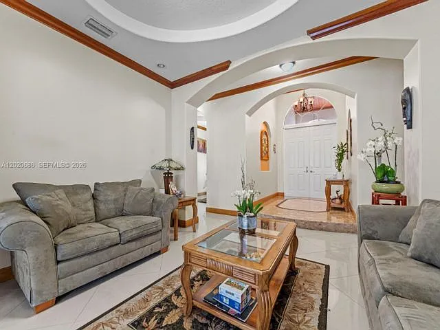 5 bed, 4.0 bath, 2722 sqft, $5,000 — Photo 3