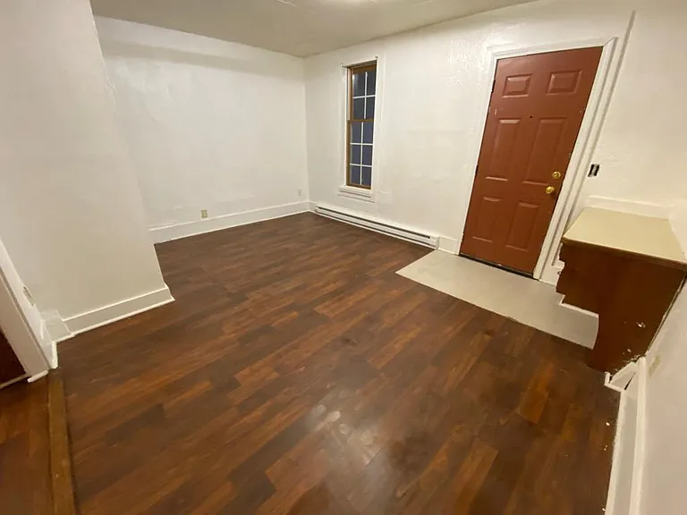 130 W Elm St #B — Photo 2