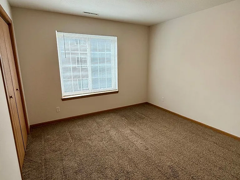 221 Crystal St — Photo 35