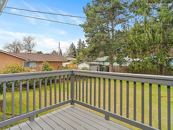 3rd image of 2305 NE 131st Ave
