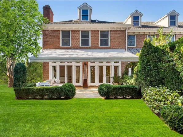 97 Coopers Farm Rd Unit 1, Southampton, NY 11968